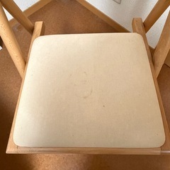 勉強や仕事に丁度いい、デスクとイスのセットの画像