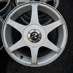 A-6 ホイール タイヤ 4本セット 1つセンターキャップなし 15×61/2J 15×6.5J VIA690KG の画像