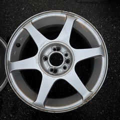 A-6 ホイール タイヤ 4本セット 1つセンターキャップなし 15×61/2J 15×6.5J VIA690KG の画像