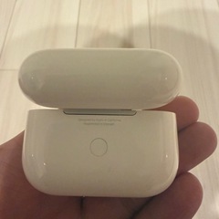 AirPod pro1世代片耳と本体の画像