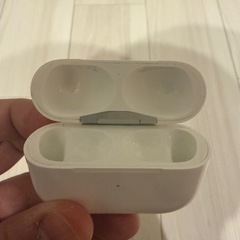 AirPod pro1世代片耳と本体の画像