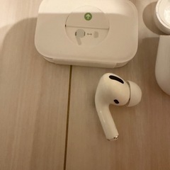 AirPod pro1世代片耳と本体の画像