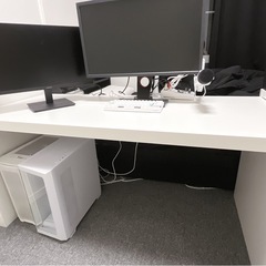 IKEA MALM マルム机の画像