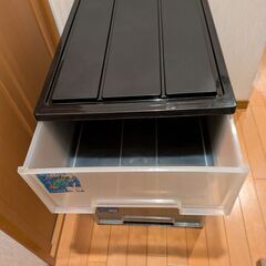 引き出し式　衣装ケース　3個の画像