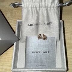 ✨ピアス✨‼️マイケルコース‼️新品未使用‼️の画像