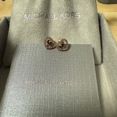 ✨ピアス✨‼️マイケルコース‼️新品未使用‼️の画像