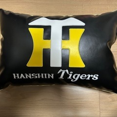 阪神タイガース 刺繍入PUクッションの画像