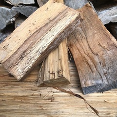 乾燥薪 金沢市東インター近く紅葉樹　広葉樹　落葉樹　堅木2年乾燥軽トラ1台分あおり迄金沢市の画像