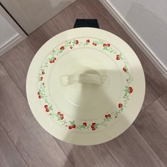 ペダル式ゴミ箱 ブリキ缶の画像