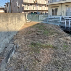 農業放棄地の土の画像