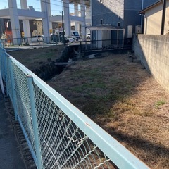 農業放棄地の土の画像