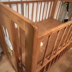 ベビーベッドの画像