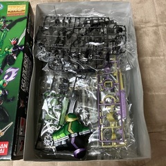 MGマスターグレードフィギュアライズ仮面ライダーW1/8スケール仮面ライダーWサイクロンジョーカー組み立て途中品、現状品、の画像