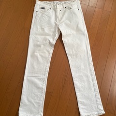 ❶　L/Vベルト。カルバン・クラインパンツ2本。その他。❶の商品と❷の商品の合計で15000円です。の画像