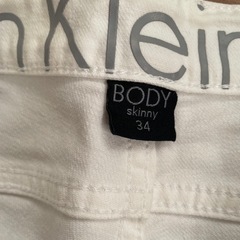 ❶　L/Vベルト。カルバン・クラインパンツ2本。その他。❶の商品と❷の商品の合計で15000円です。の画像