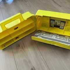 バスと船のおもちゃの画像