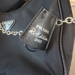 PRADA Re Edition 2005 ブラックショルダーバの画像
