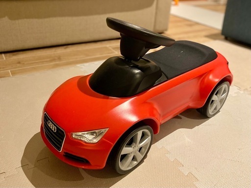 Audi TT 乗用玩具 スポーツカー　ジュニアクアトロ　おもちゃの乗り物 Audi TT 乗用玩具 スポーツカージュニアクアトロおもちゃの乗り物