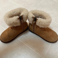 UGG ベージュ スエード ブーツ　ベビーシューズ　ベビーブーツ　15.5センチの画像