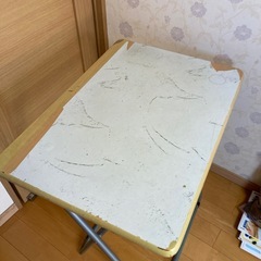 折りたたみテーブルの画像