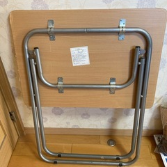 折りたたみテーブルの画像