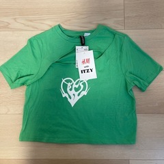 新品未使用
ITZY トップス H&M