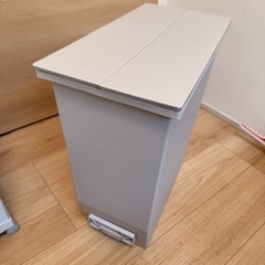 ゴミ箱　棚下ペダルペール 35L　ニトリ デコホームの画像