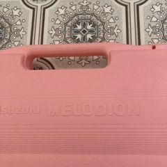 ピンクの鍵盤ハーモニカの画像