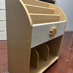 【受け渡し者決定】絵本棚　子ども　美品の画像