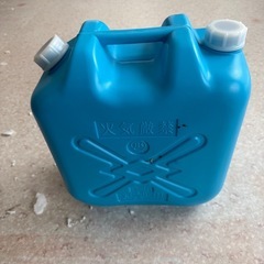 ポリタンク　灯油缶　２つセット　中古品の画像