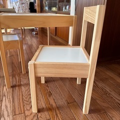 イケア  レット 子ども用テーブル　チェアセットの画像
