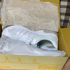 医療従事者用シューズの画像