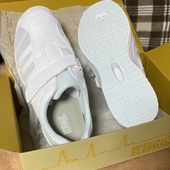 医療従事者用シューズの画像