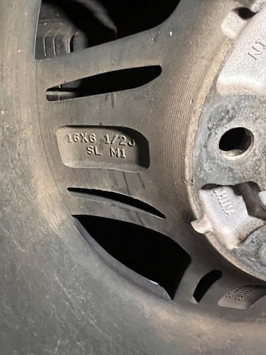215/65R16C 102/100 ホワイトレター　GRIP MAX マッドヴァンス ホイールセットハイエース等