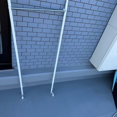 洗濯機上の棚(突っ張り棒)の画像