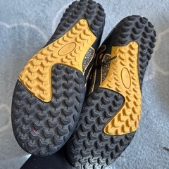 サッカー　トレシュ22cm　新品試し履きのみの画像