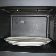 （1台限り★ジモティー特典あり★トーストが焼ける）アイリスオオヤマ　オーブンレンジ　２０１７年製　VAL-16T-B　ヘルツフリー　黒　ターンテーブル　高く買取るゾウ八幡東店の画像