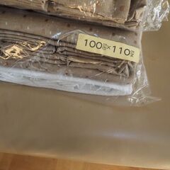 カーテンセット、４枚セット、未使用品、新年用にどうぞ、レースもすべて付いてます、の画像