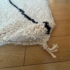 美品！希少モロッカン　ベニワレンラグ　リビングサイズの画像