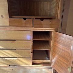 無料　昔の洋服ダンスの画像