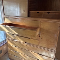 無料　昔の洋服ダンスの画像