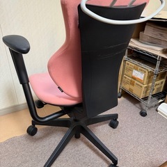 ITOKI　オフィスチェア（ピンク）中古の画像