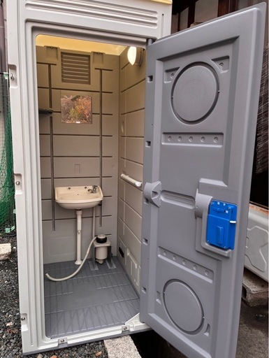 仮設トイレ　　