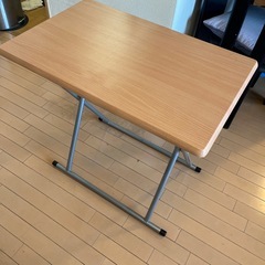 コーナン折りたたみ机　42✖️132の画像
