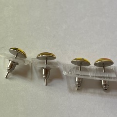 スマイルピアス4つ、の画像