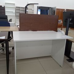 ★リユースのサカイ日立店★HJ8650  デスク ホワイト H70×D70×W100 クリーニング済み の画像