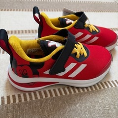 新品adidas ×Disneyコラボシューズ の画像