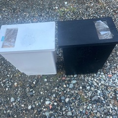 足踏み式ゴミ箱　２つの画像