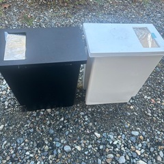 足踏み式ゴミ箱　２つの画像