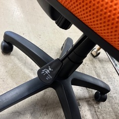 O2512-408 昇降オフィスチェア オレンジ 中古美品の画像